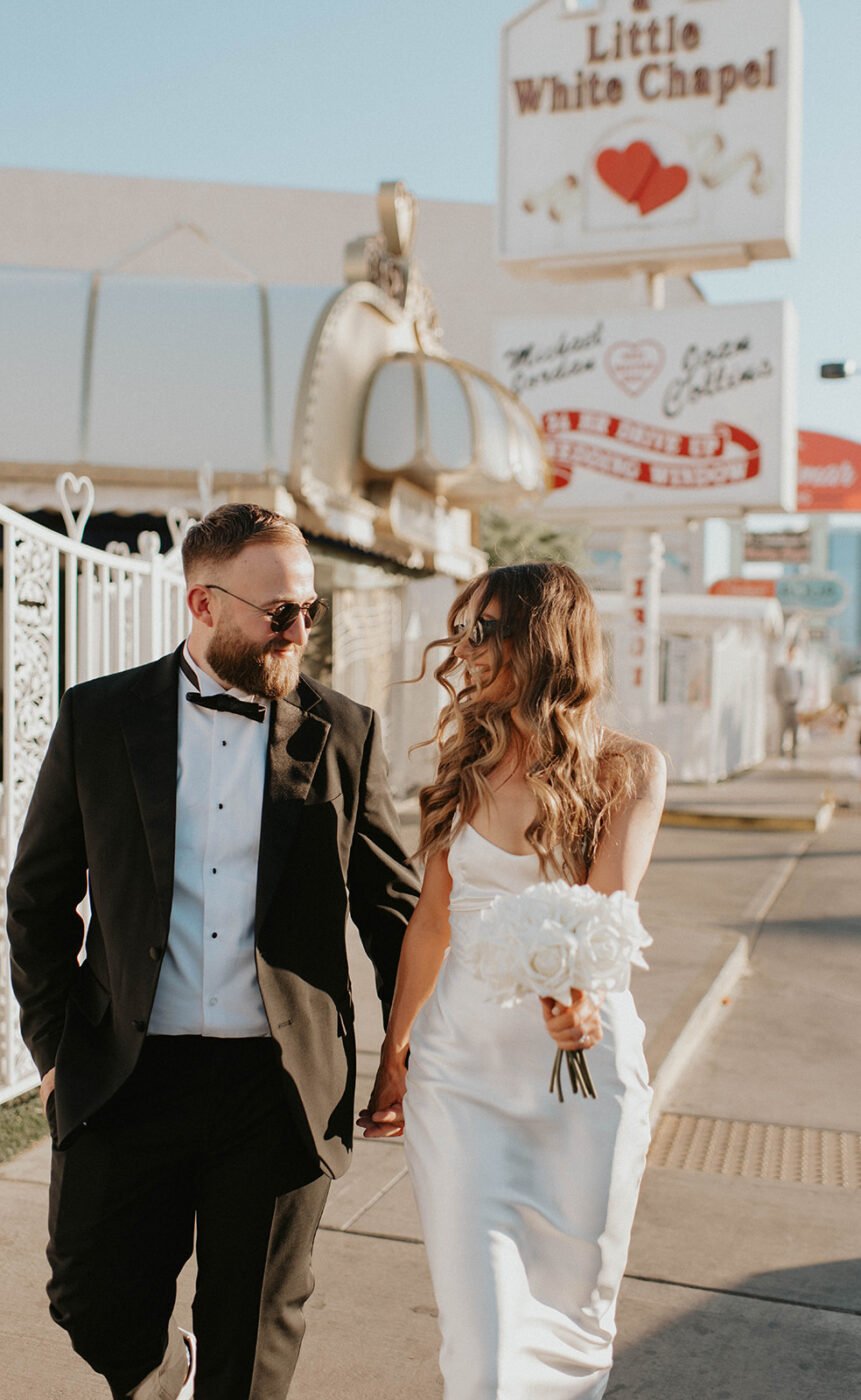 Alicia and Chris desert elopement Las Vegas