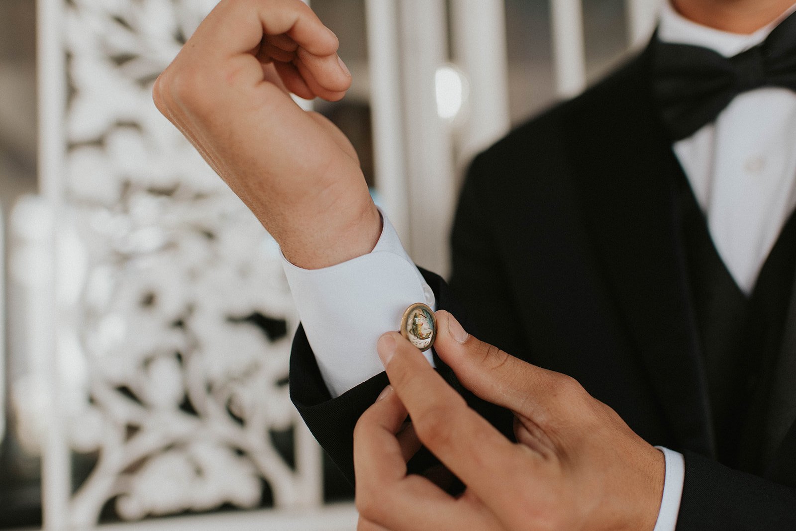 kelsey ethan downtown las vegas a little white chapel elopement plaza hotel neon lights